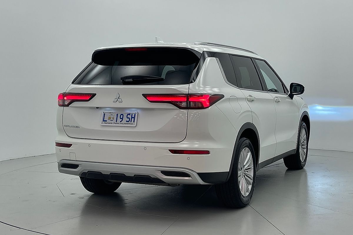 2024 Mitsubishi Outlander LS ZM