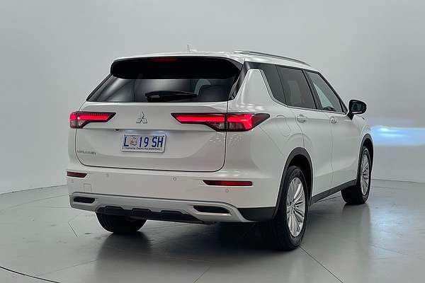 2024 Mitsubishi Outlander LS ZM