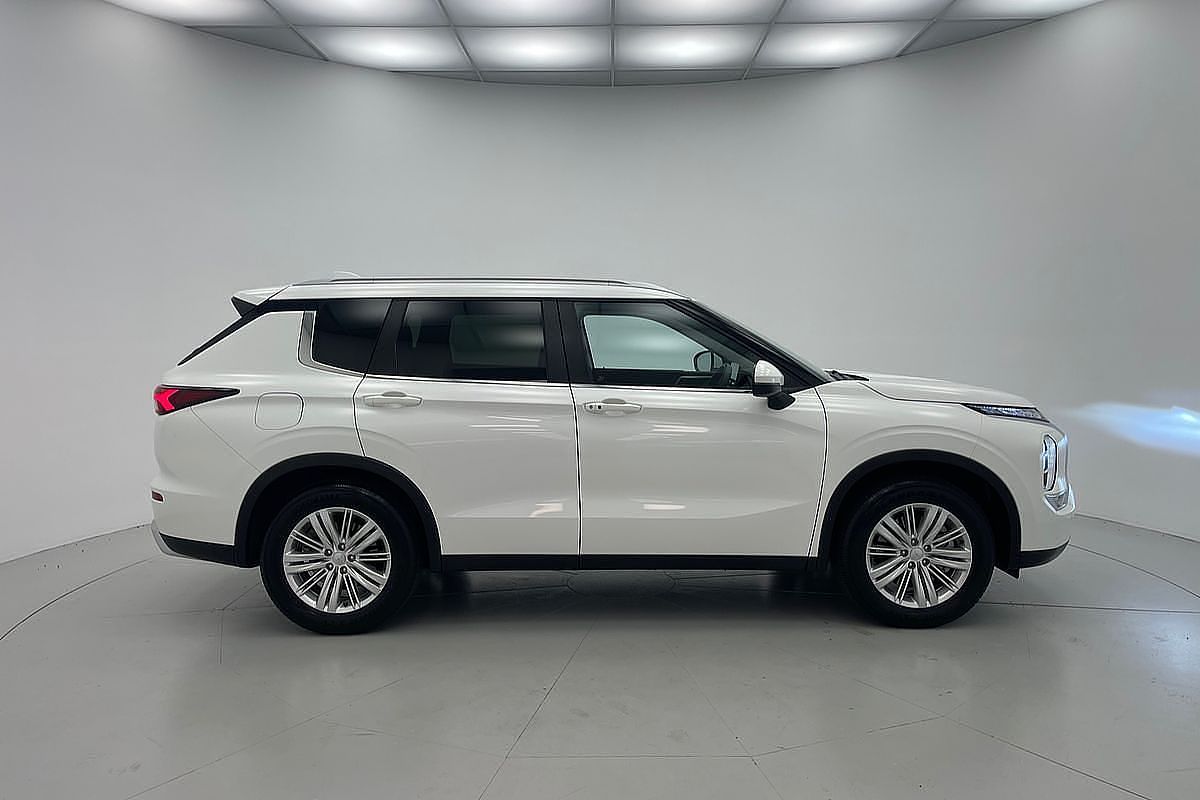 2024 Mitsubishi Outlander LS ZM