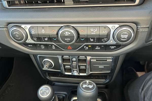2024 Jeep Wrangler Unlimited Overland JL