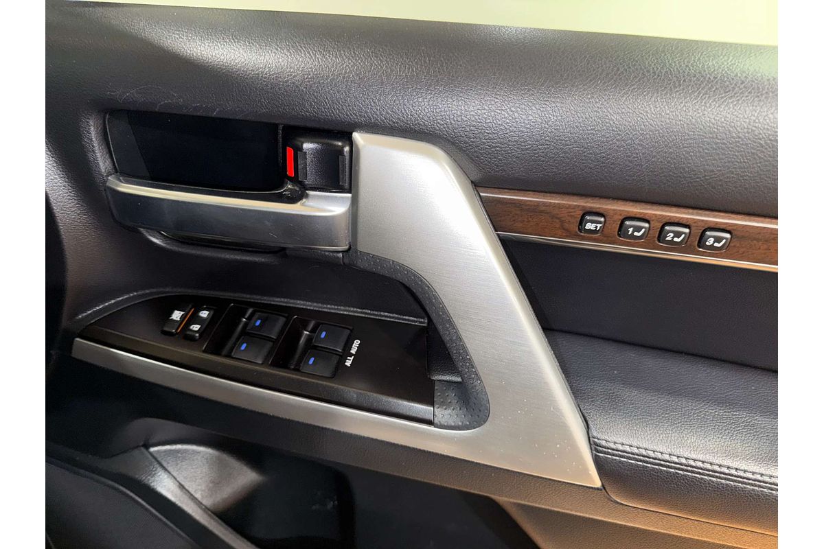 2020 Toyota Landcruiser Sahara VDJ200R