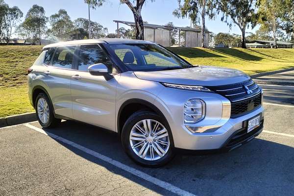 2022 Mitsubishi Outlander ES ZM