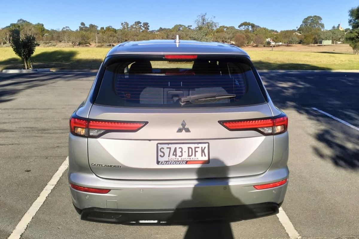 2022 Mitsubishi Outlander ES ZM