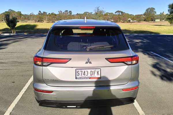 2022 Mitsubishi Outlander ES ZM