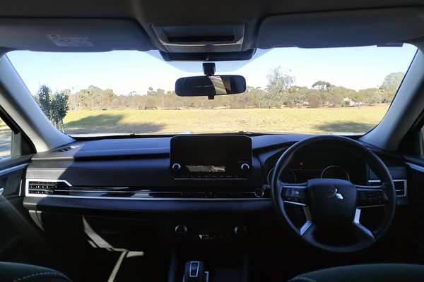 2022 Mitsubishi Outlander ES ZM