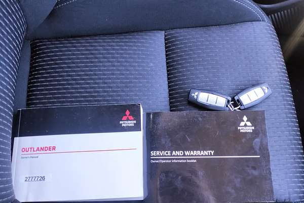 2022 Mitsubishi Outlander ES ZM