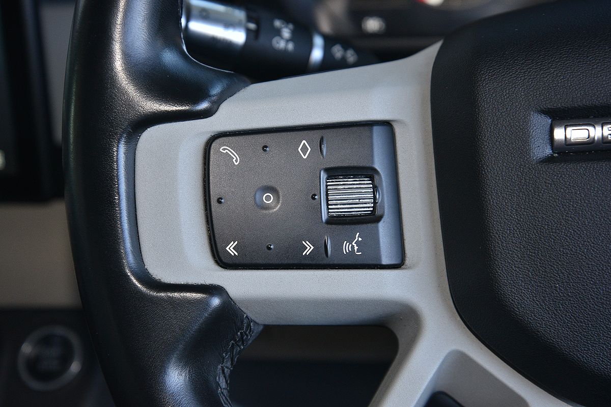 2020 Land Rover Defender 110 P400 SE L663