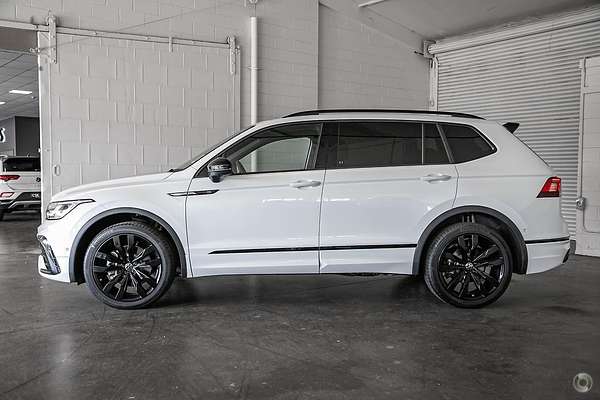 2024 Volkswagen Tiguan Wolfsburg Edition Allspace 5N