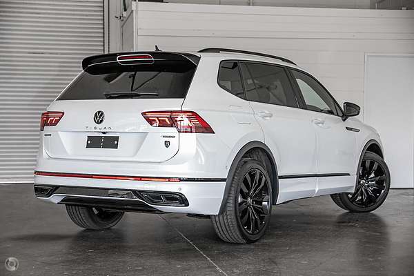 2024 Volkswagen Tiguan Wolfsburg Edition Allspace 5N