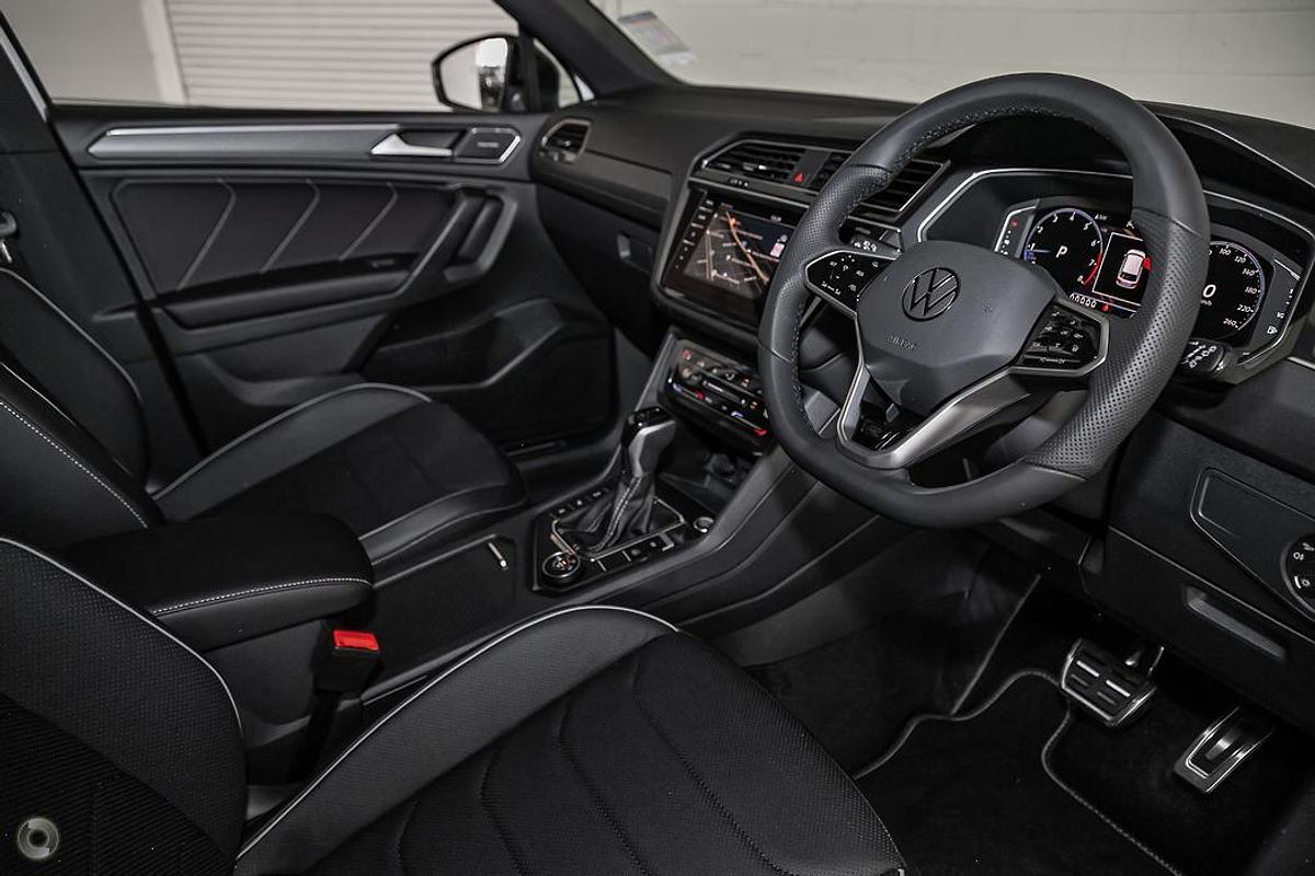 2024 Volkswagen Tiguan Wolfsburg Edition Allspace 5N