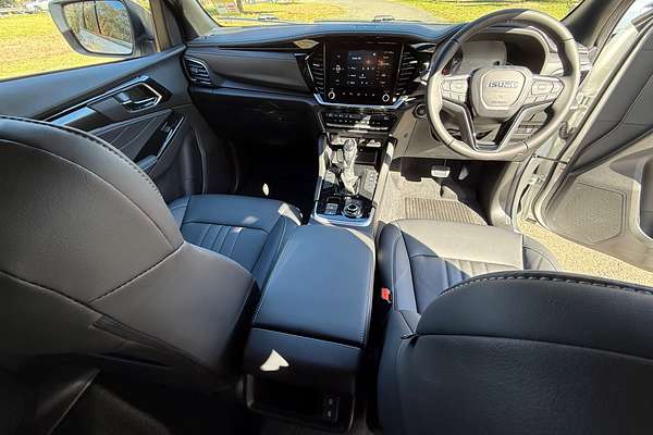 2025 Isuzu MU-X LS-T