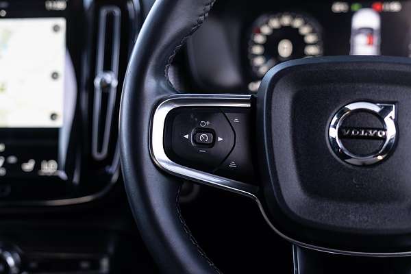 2021 Volvo XC40 T5 R-Design