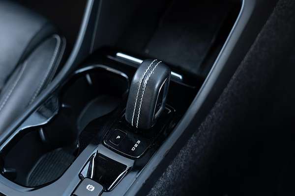 2021 Volvo XC40 T5 R-Design