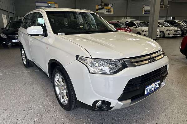2014 Mitsubishi Outlander ES ZJ