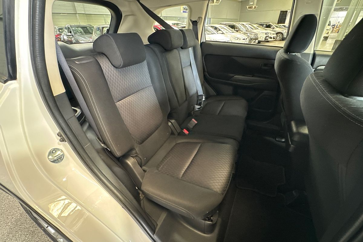 2014 Mitsubishi Outlander ES ZJ