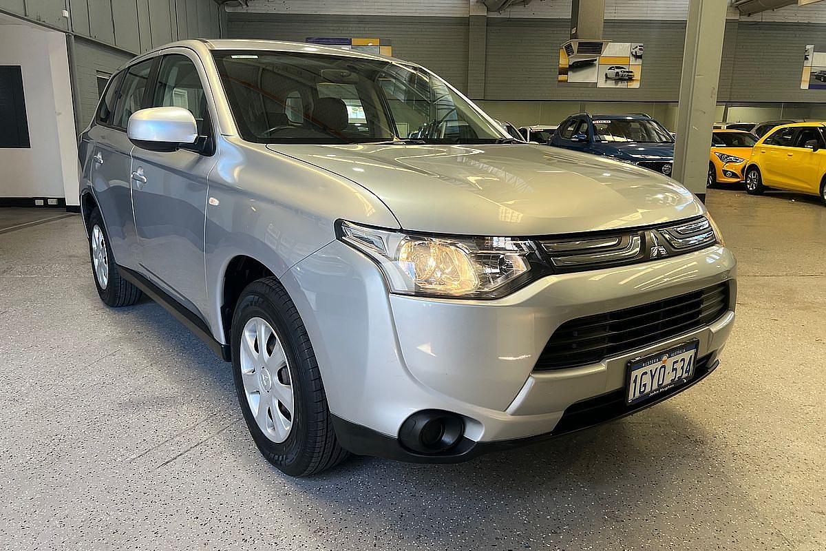 2013 Mitsubishi Outlander ES ZJ