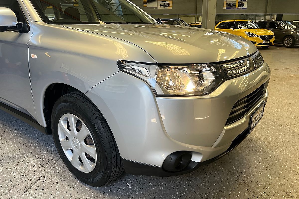 2013 Mitsubishi Outlander ES ZJ