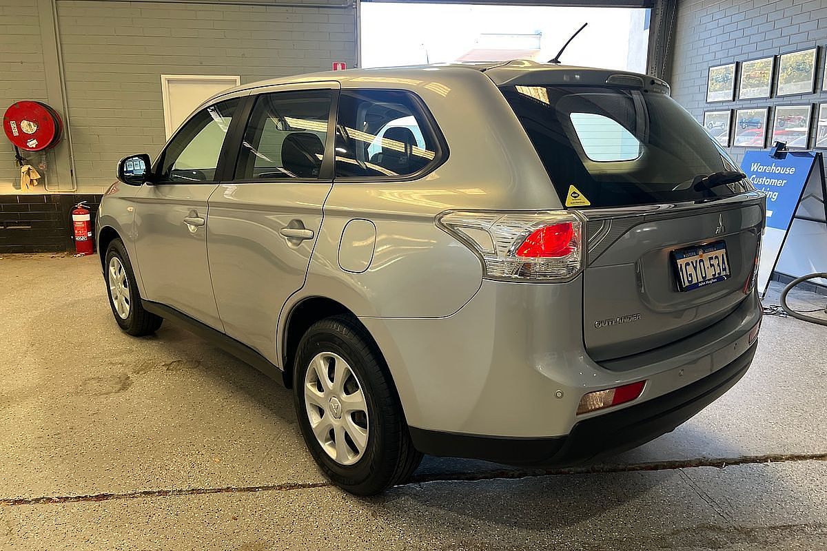 2013 Mitsubishi Outlander ES ZJ