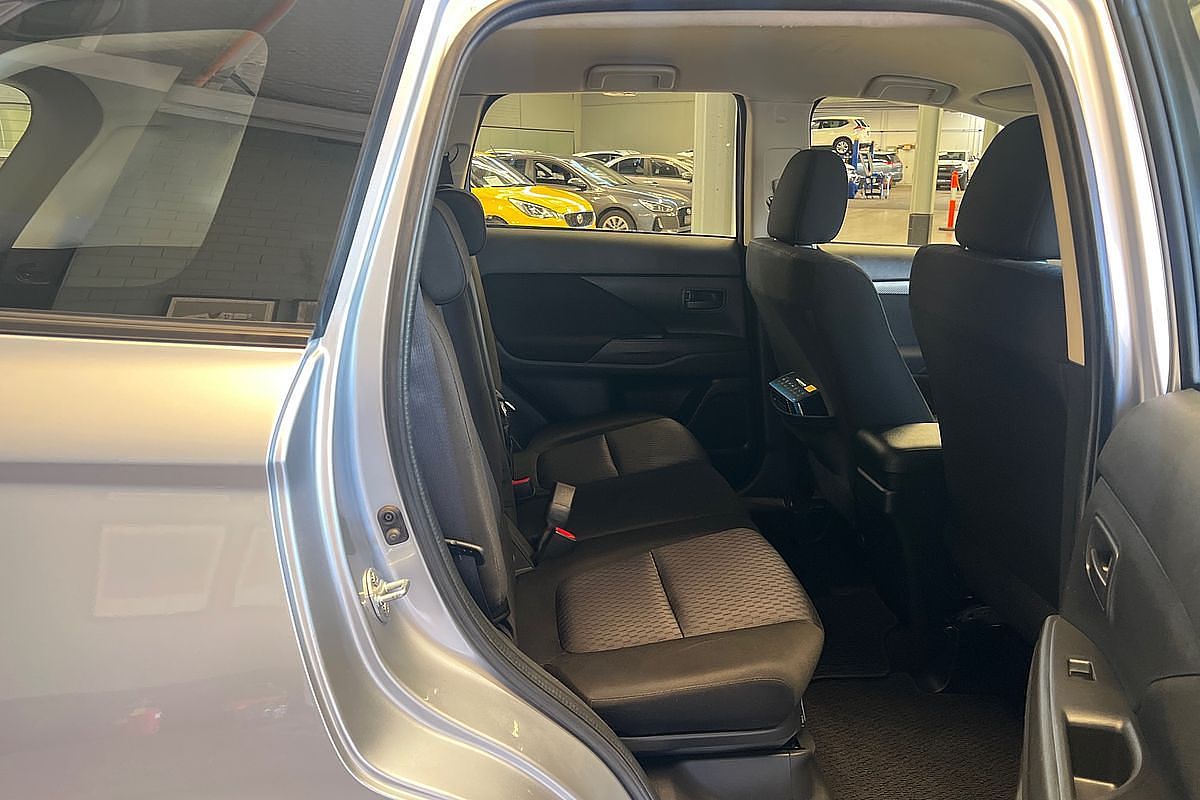 2013 Mitsubishi Outlander ES ZJ