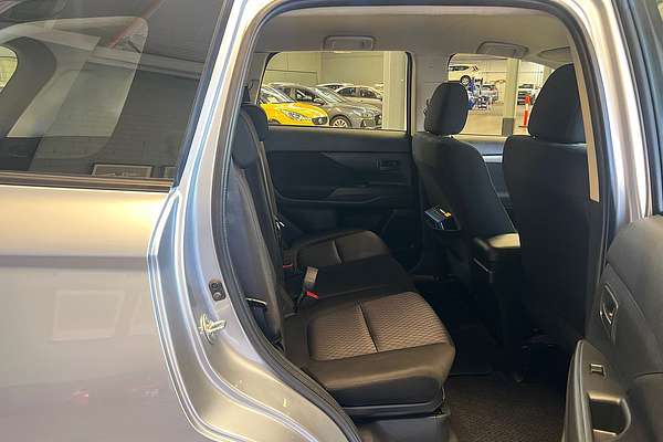2013 Mitsubishi Outlander ES ZJ