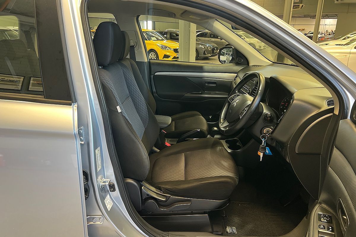 2013 Mitsubishi Outlander ES ZJ