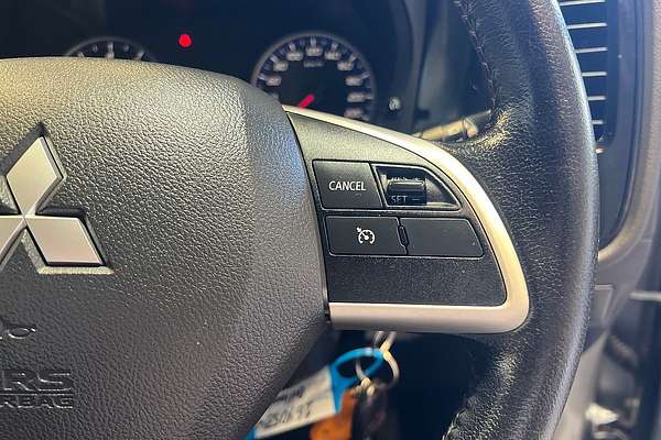 2013 Mitsubishi Outlander ES ZJ