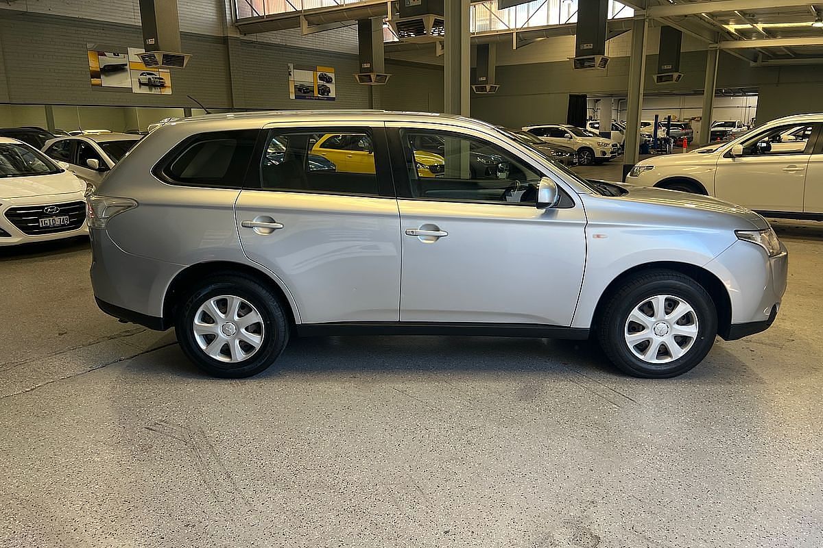 2013 Mitsubishi Outlander ES ZJ