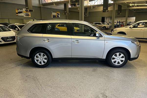 2013 Mitsubishi Outlander ES ZJ