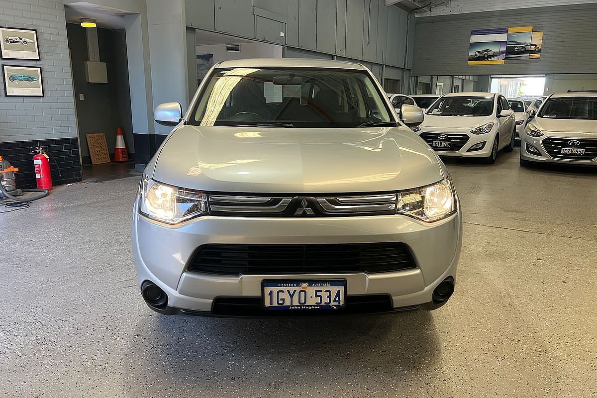 2013 Mitsubishi Outlander ES ZJ