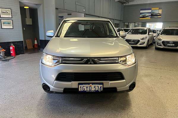2013 Mitsubishi Outlander ES ZJ