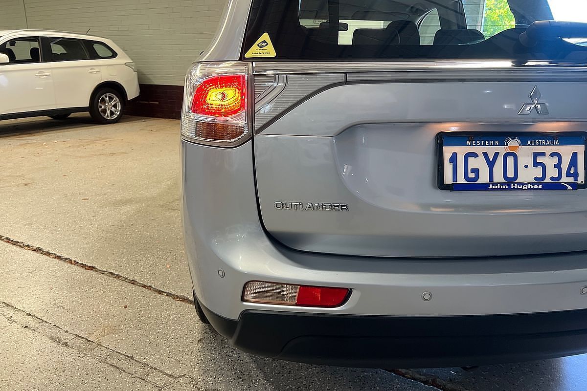 2013 Mitsubishi Outlander ES ZJ