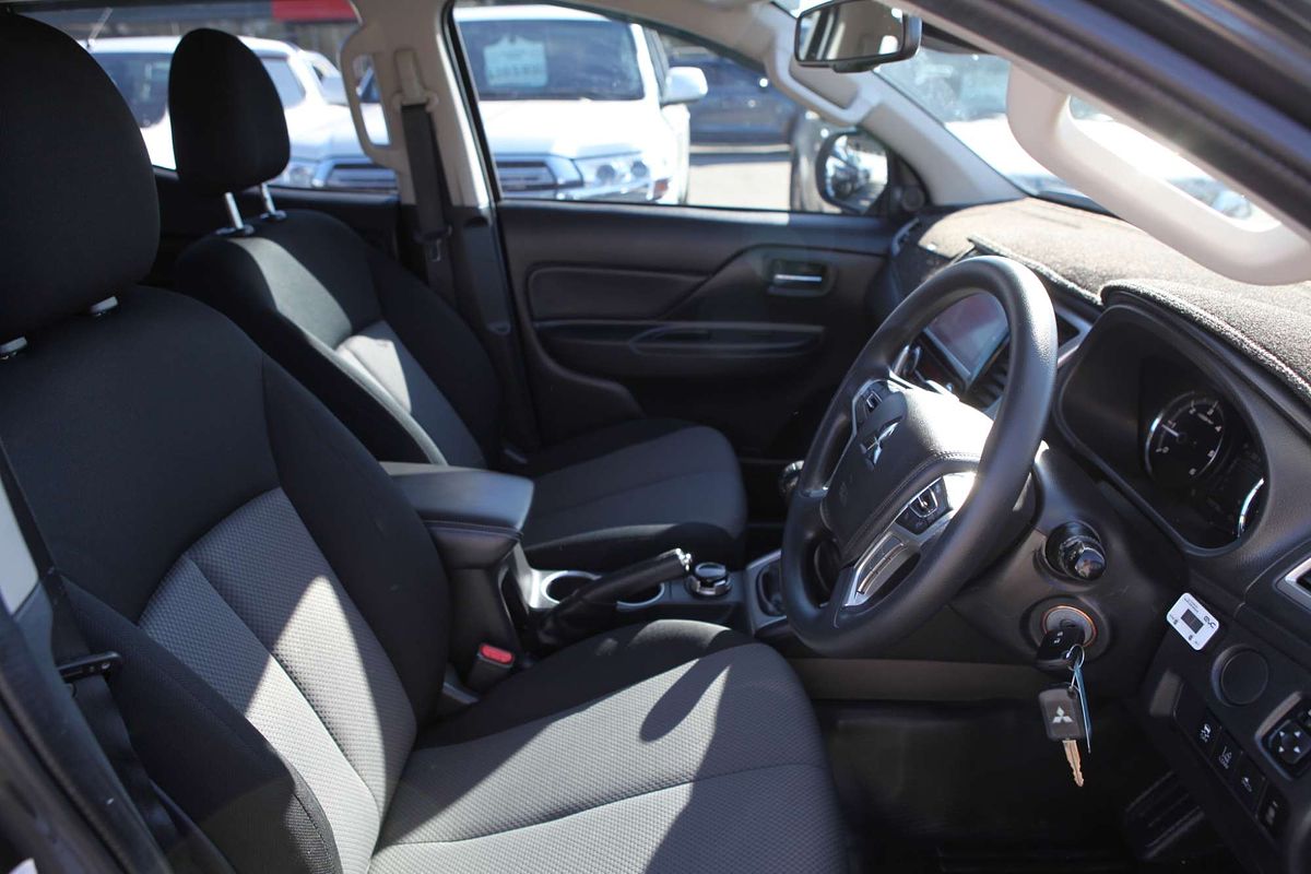 2019 Mitsubishi Triton GLX MR 4X4