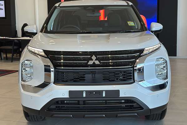 2024 Mitsubishi Outlander ES ZM