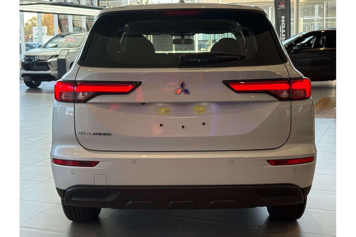 2024 Mitsubishi Outlander ES ZM