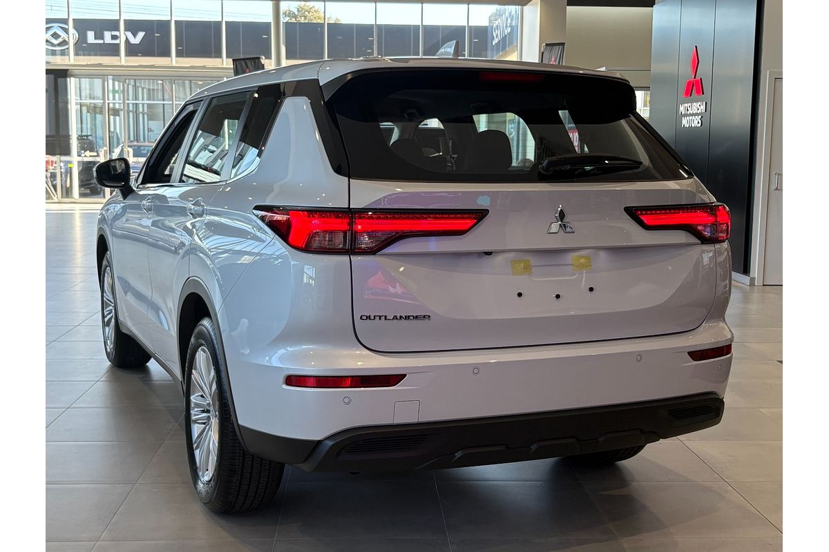 2024 Mitsubishi Outlander ES ZM
