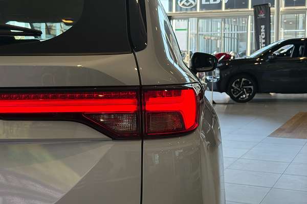 2024 Mitsubishi Outlander ES ZM
