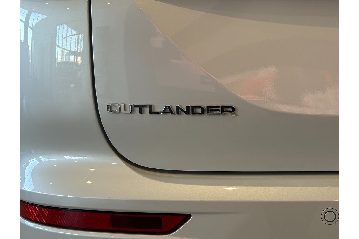 2024 Mitsubishi Outlander ES ZM