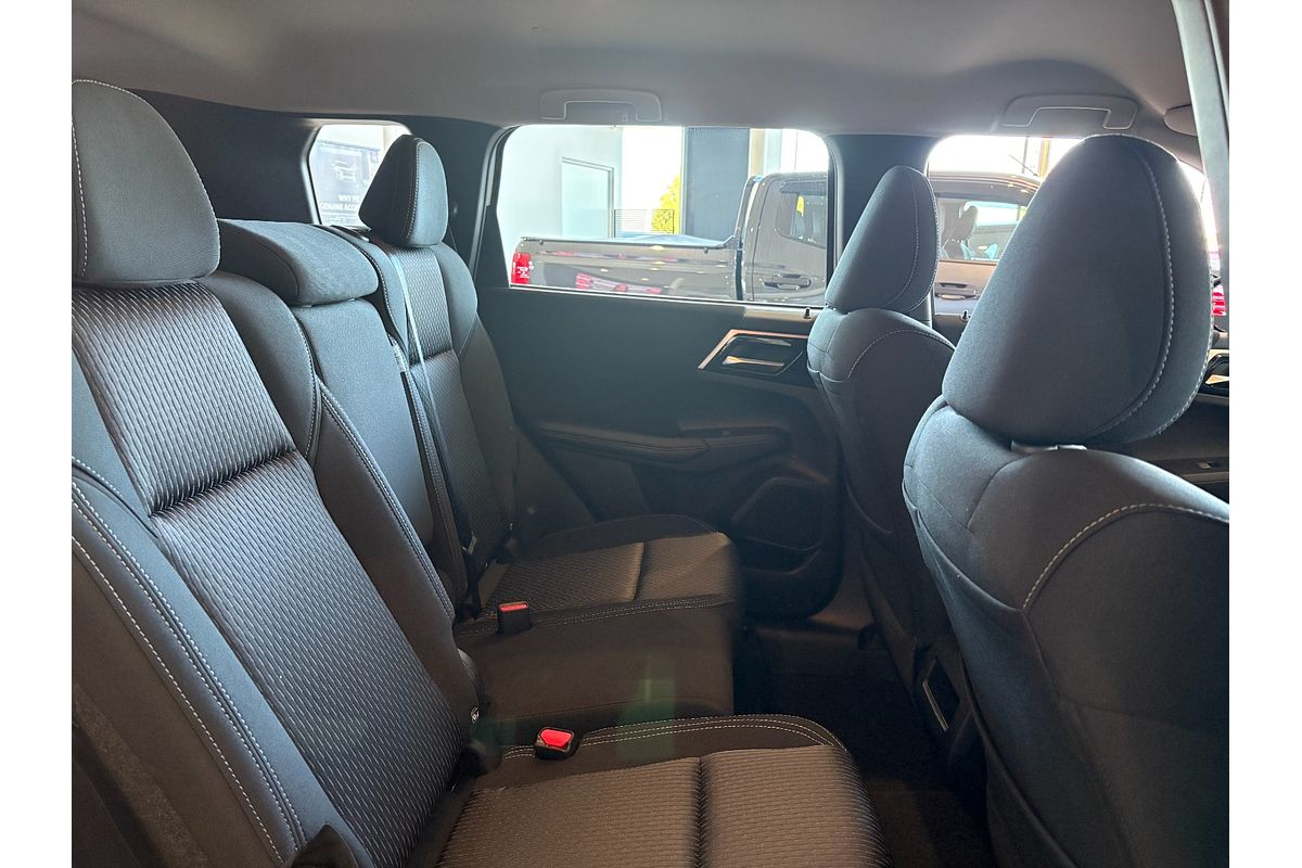 2024 Mitsubishi Outlander ES ZM