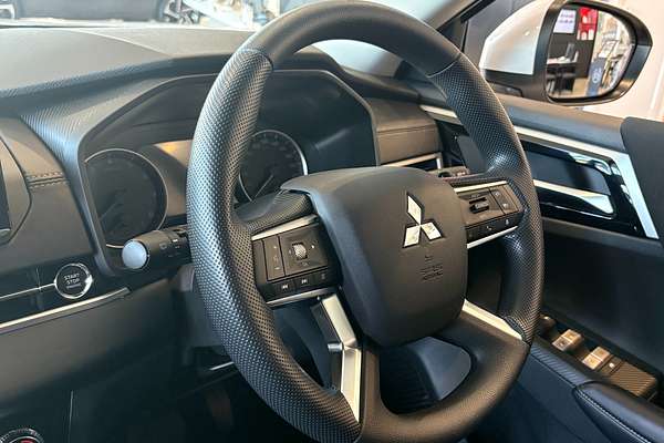 2024 Mitsubishi Outlander ES ZM