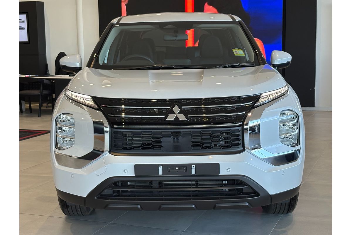2024 Mitsubishi Outlander ES ZM
