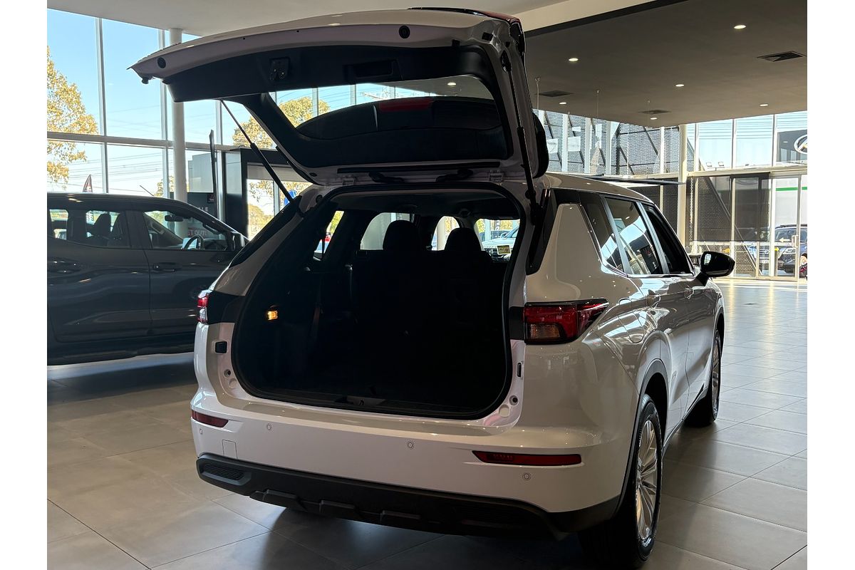 2024 Mitsubishi Outlander ES ZM