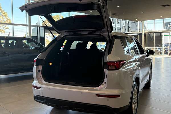 2024 Mitsubishi Outlander ES ZM
