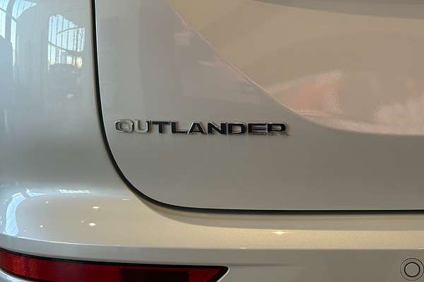 2024 Mitsubishi Outlander ES ZM