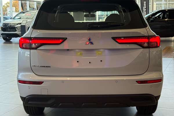 2024 Mitsubishi Outlander ES ZM