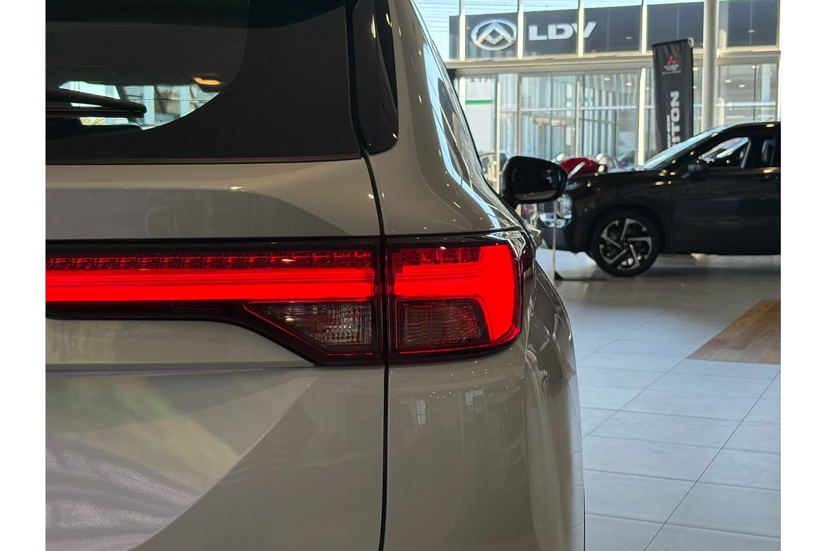 2024 Mitsubishi Outlander ES ZM