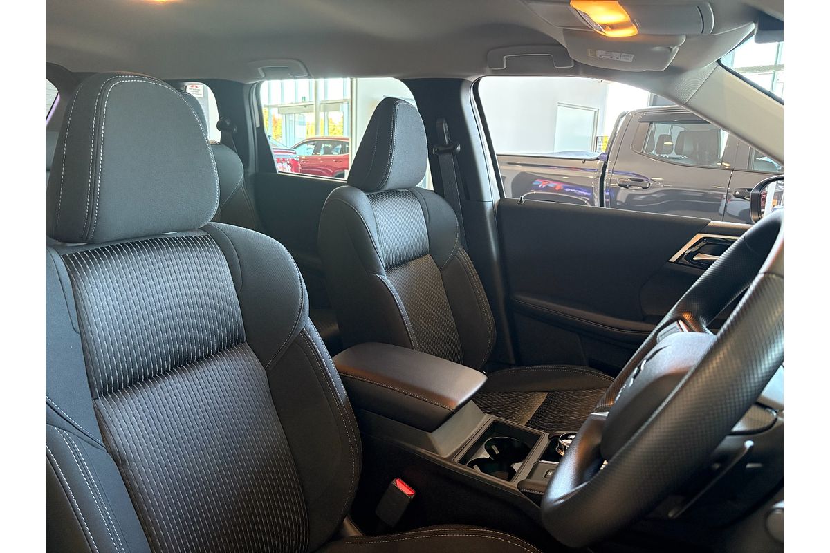2024 Mitsubishi Outlander ES ZM