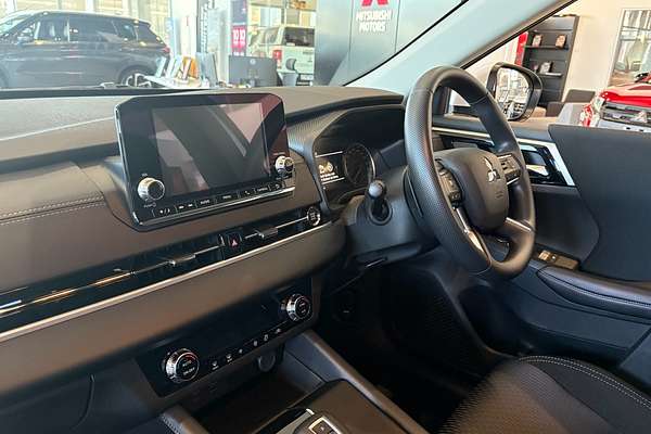 2024 Mitsubishi Outlander ES ZM