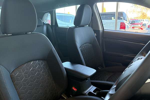 2024 Mitsubishi ASX ES XD