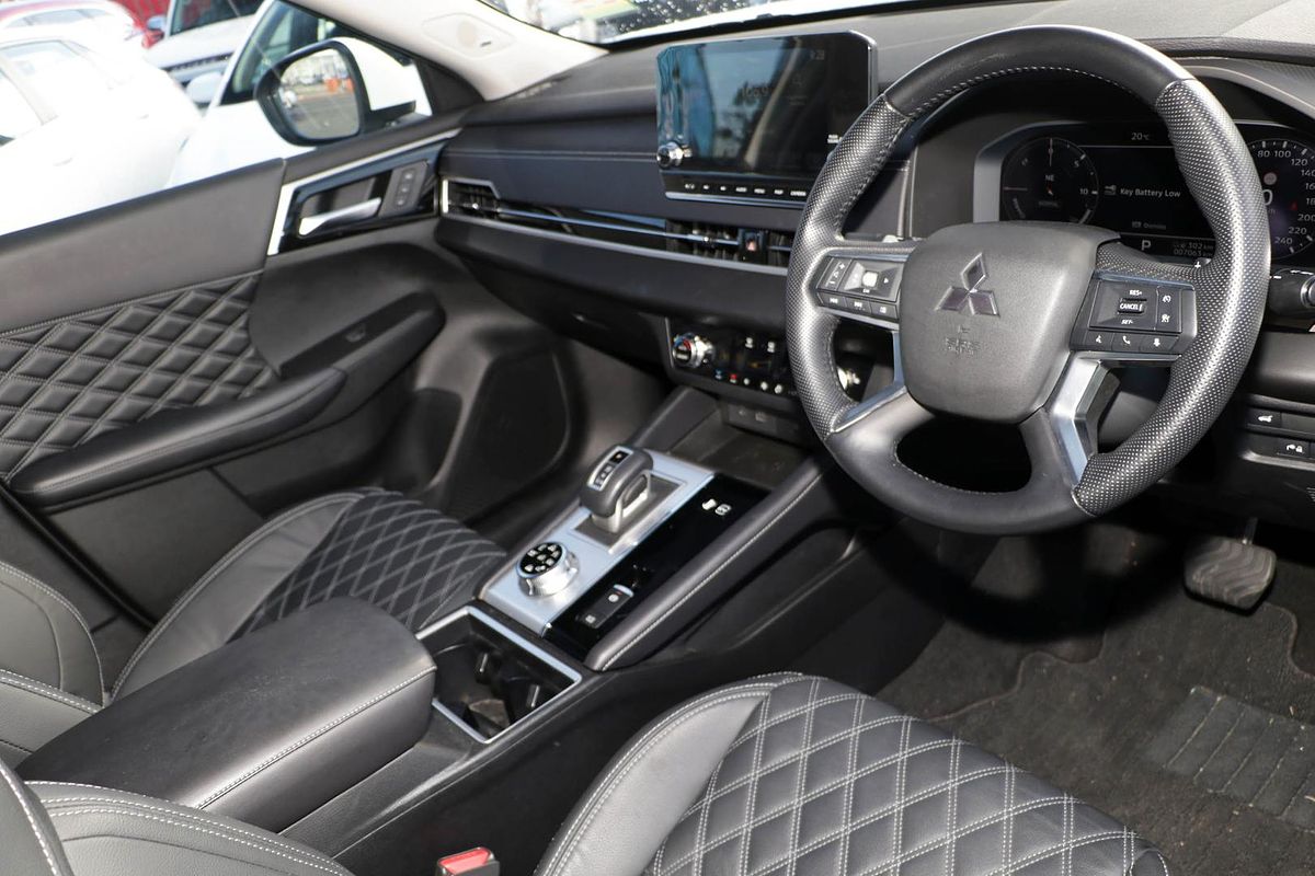 2022 Mitsubishi Outlander PHEV Exceed ZM