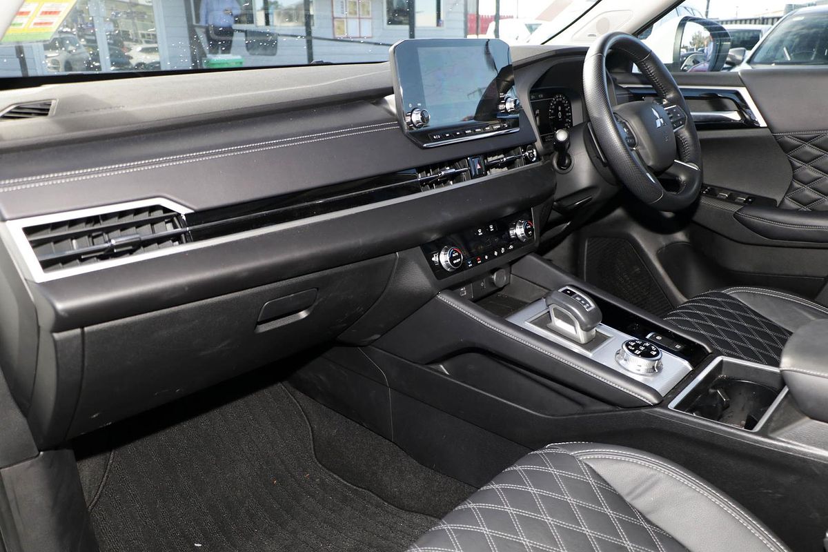 2022 Mitsubishi Outlander PHEV Exceed ZM